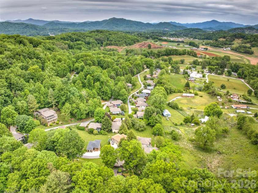 47 Winghaven Heights, Waynesville, NC 28786.  MLS# CAR4398121, YatesRealty ID 4021. 