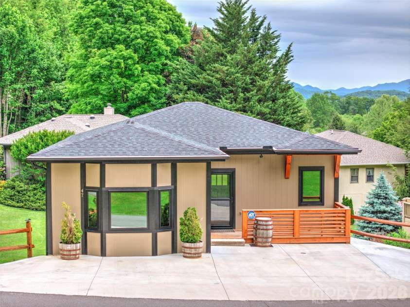 47 Winghaven Heights, Waynesville, NC 28786.  MLS# CAR4398121, YatesRealty ID 4021. 