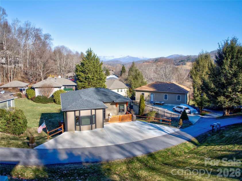 47 Winghaven Heights, Waynesville, NC 28786.  MLS# CAR4398121, YatesRealty ID 4021. 