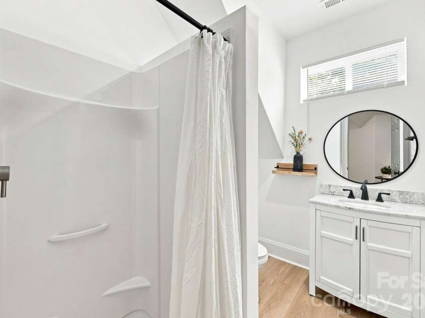 527 2nd Street, Albemarle, NC 28001.  MLS# CAR4405797, YatesRealty ID 40210. Full bathroom on the upper level