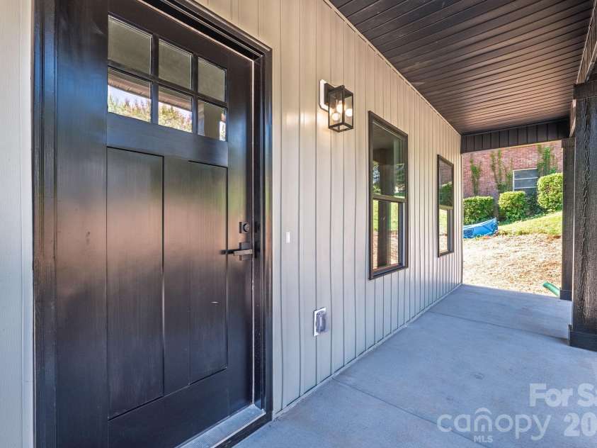 1830 31st Street, Hickory, NC 28601.  MLS# CAR4397975, YatesRealty ID 40216. 