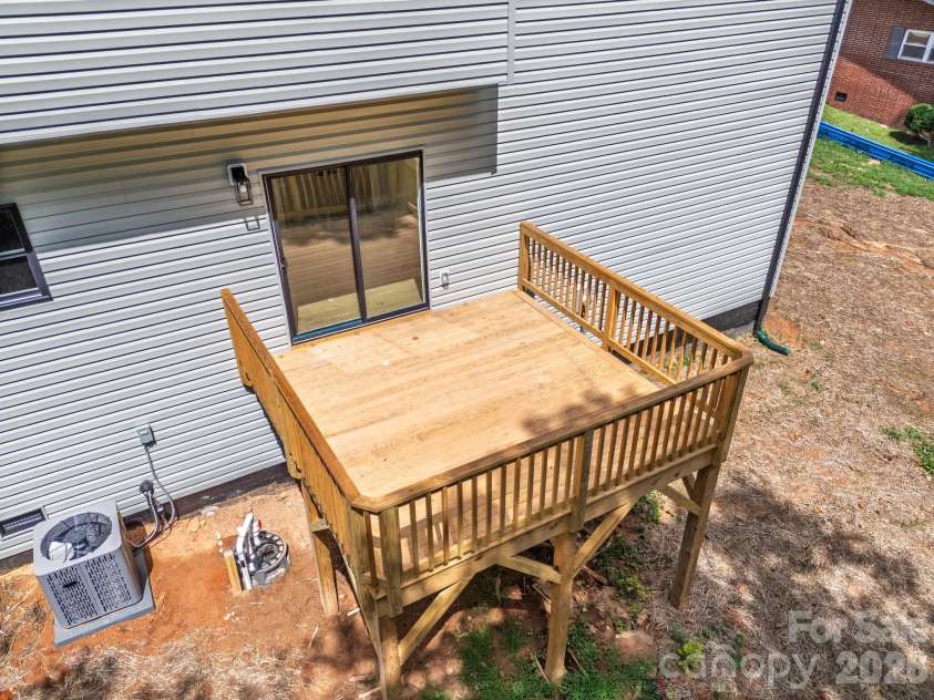 1830 31st Street, Hickory, NC 28601.  MLS# CAR4397975, YatesRealty ID 40216. 