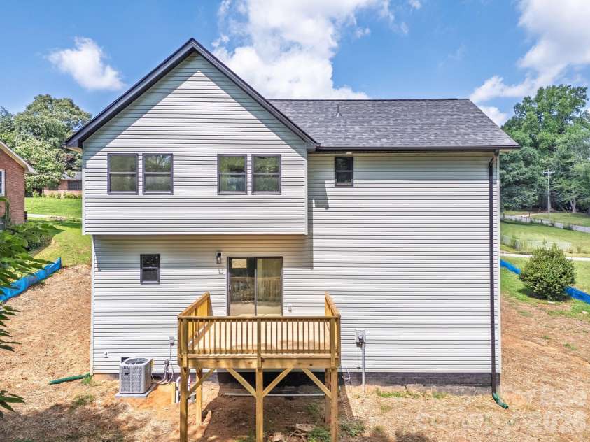 1830 31st Street, Hickory, NC 28601.  MLS# CAR4397975, YatesRealty ID 40216. 