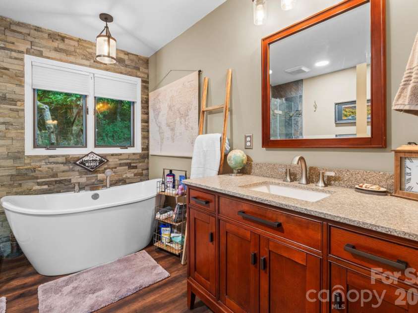 640 Knollwood Drive, Boone, NC 28607.  MLS# CAR4397695, YatesRealty ID 40217. 