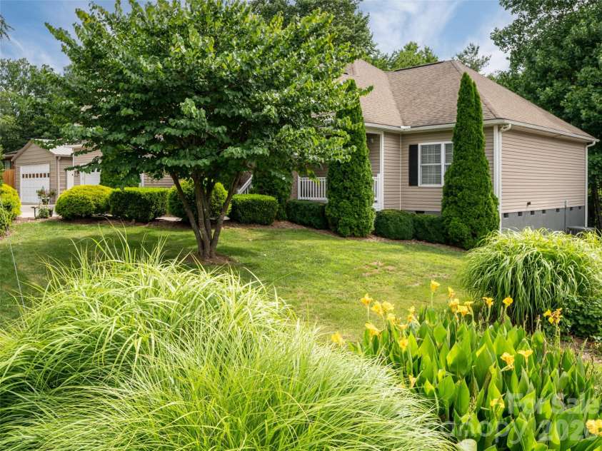 125 Craggy Street, Black Mountain, NC 28711.  MLS# CAR4407539, YatesRealty ID 40218. 