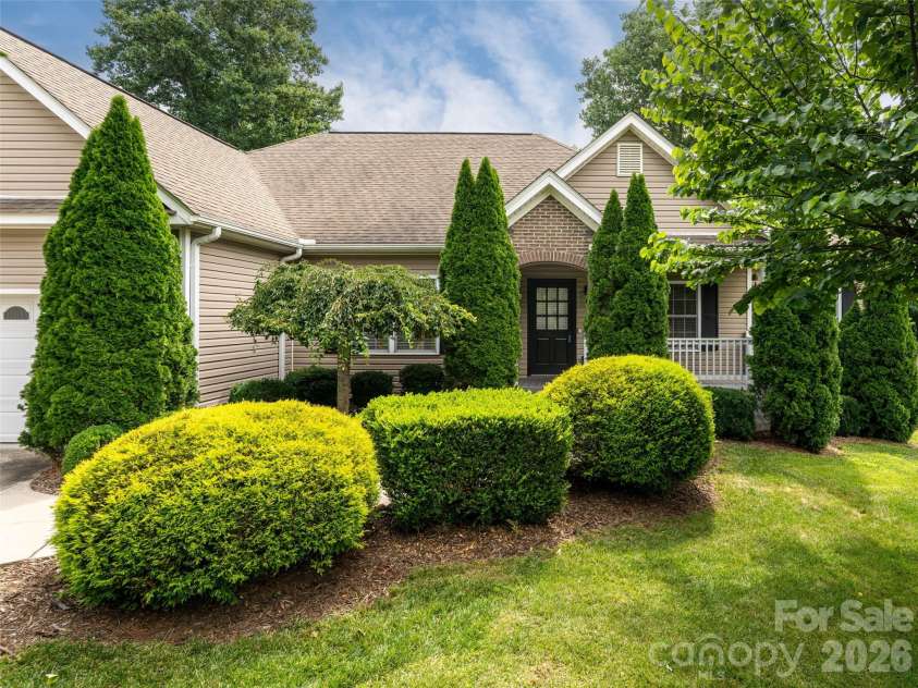 125 Craggy Street, Black Mountain, NC 28711.  MLS# CAR4407539, YatesRealty ID 40218. 