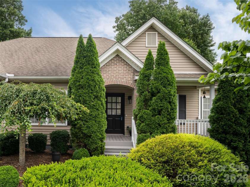 125 Craggy Street, Black Mountain, NC 28711.  MLS# CAR4407539, YatesRealty ID 40218. 
