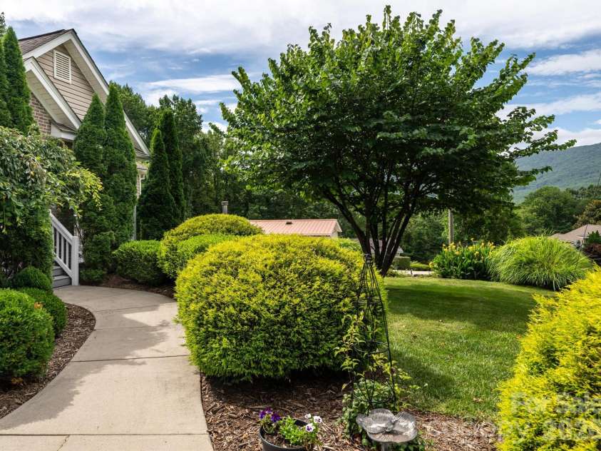 125 Craggy Street, Black Mountain, NC 28711.  MLS# CAR4407539, YatesRealty ID 40218. 