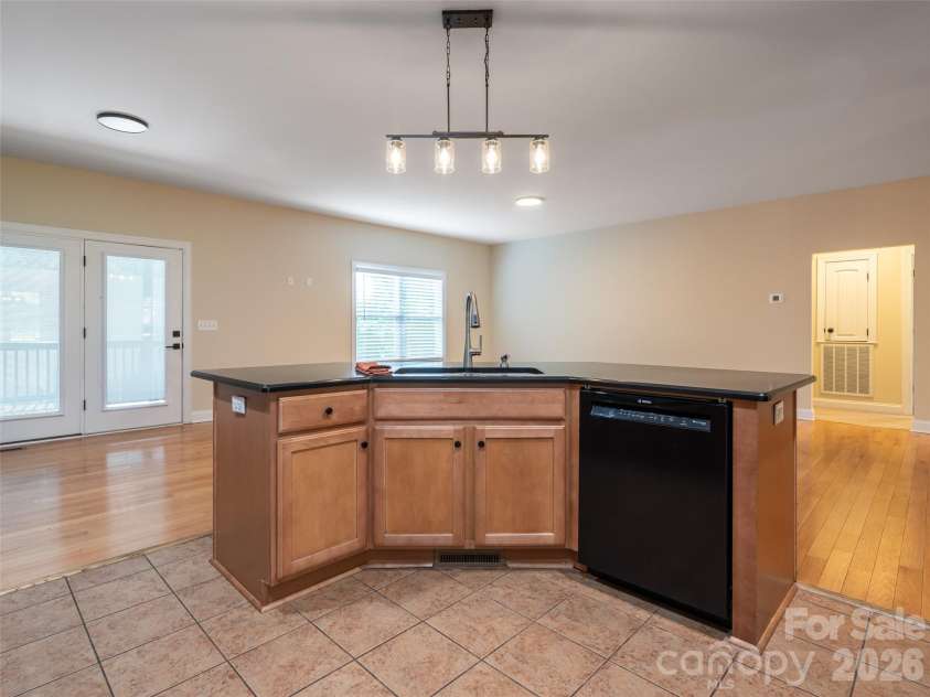 125 Craggy Street, Black Mountain, NC 28711.  MLS# CAR4407539, YatesRealty ID 40218. 