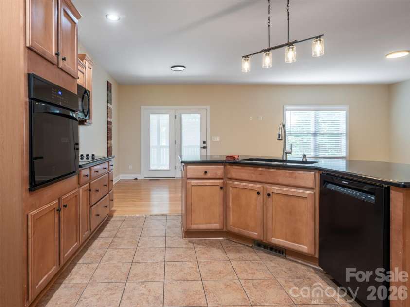 125 Craggy Street, Black Mountain, NC 28711.  MLS# CAR4407539, YatesRealty ID 40218. 