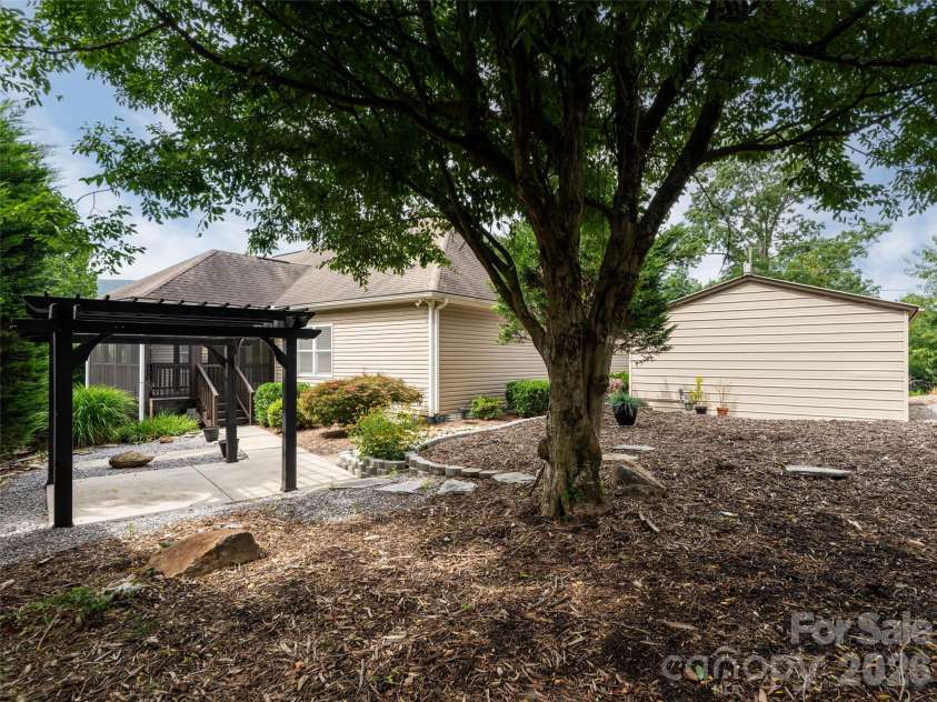 125 Craggy Street, Black Mountain, NC 28711.  MLS# CAR4407539, YatesRealty ID 40218. 