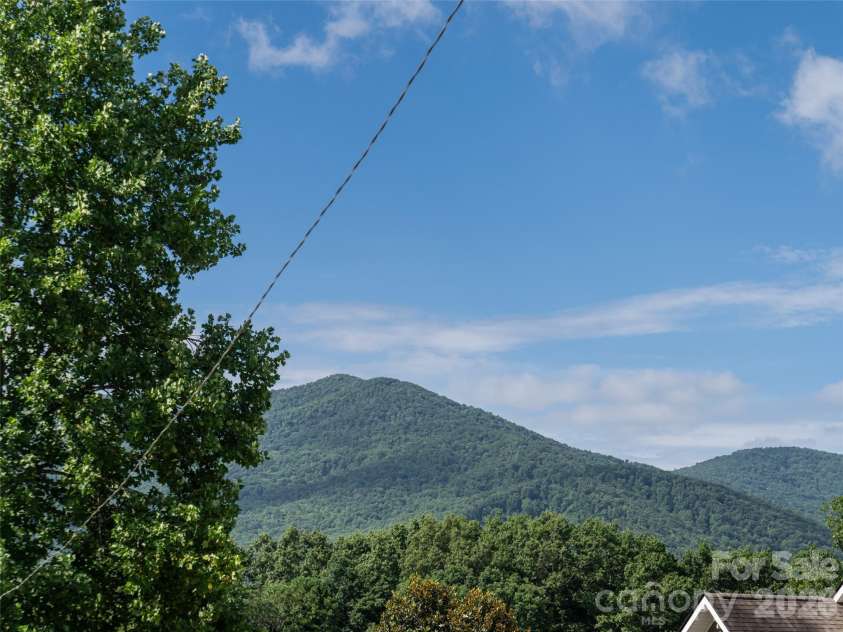 125 Craggy Street, Black Mountain, NC 28711.  MLS# CAR4407539, YatesRealty ID 40218. 