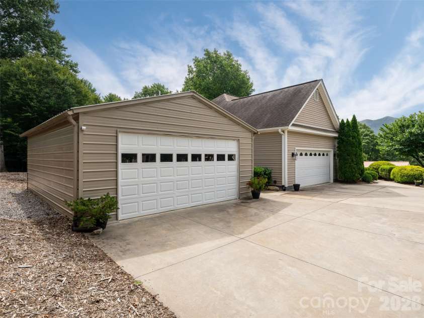 125 Craggy Street, Black Mountain, NC 28711.  MLS# CAR4407539, YatesRealty ID 40218. 