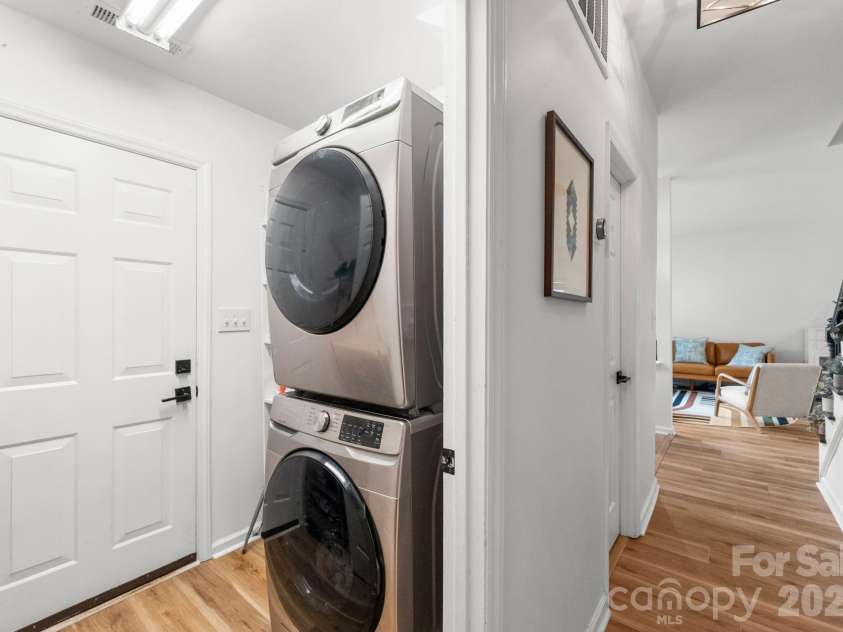 153 Ashford Hollow Lane, Mooresville, NC 28117.  MLS# CAR4384796, YatesRealty ID 4022. Laundry