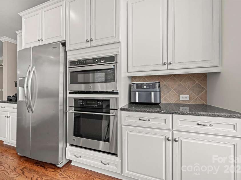 1830 Laveta Road, Charlotte, NC 28269.  MLS# CAR4239545, YatesRealty ID 4022. 