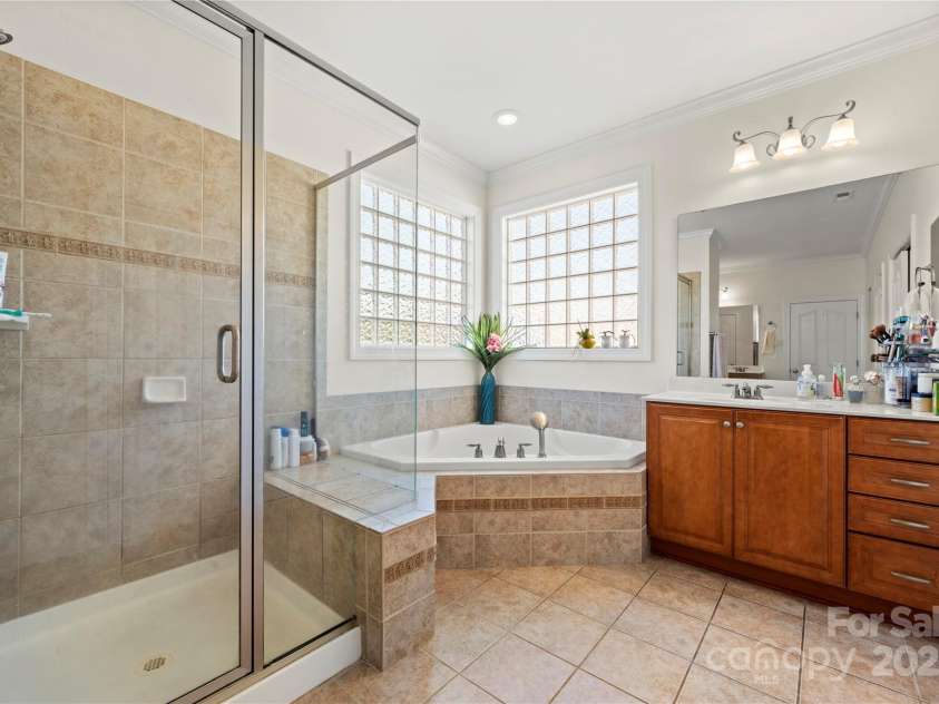 1830 Laveta Road, Charlotte, NC 28269.  MLS# CAR4239545, YatesRealty ID 4022. 