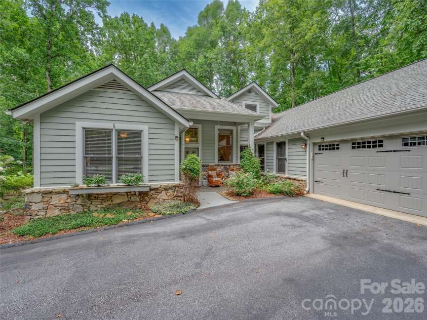 104 Little Cherokee Ridge, Hendersonville, NC 28739.  MLS# CAR4405981, YatesRealty ID 40221. 