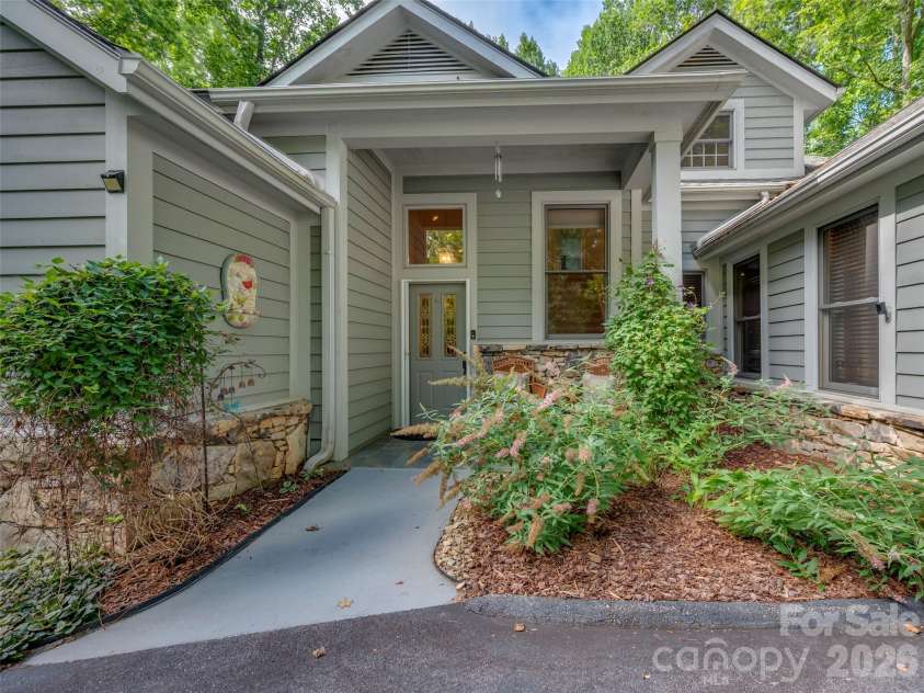104 Little Cherokee Ridge, Hendersonville, NC 28739.  MLS# CAR4405981, YatesRealty ID 40221. 