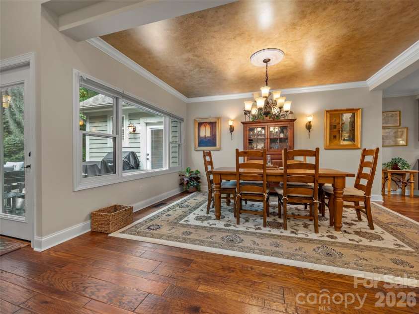 104 Little Cherokee Ridge, Hendersonville, NC 28739.  MLS# CAR4405981, YatesRealty ID 40221. 