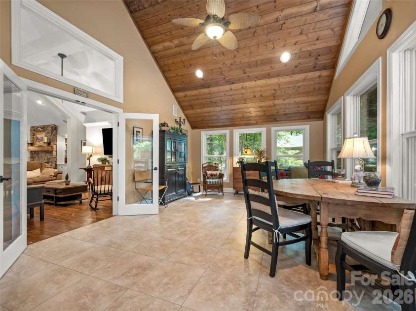 104 Little Cherokee Ridge, Hendersonville, NC 28739.  MLS# CAR4405981, YatesRealty ID 40221. 