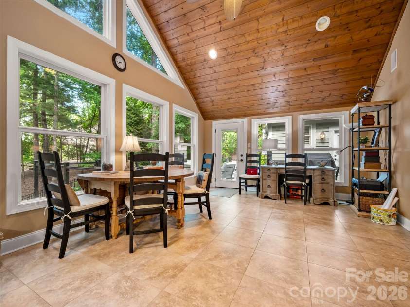 104 Little Cherokee Ridge, Hendersonville, NC 28739.  MLS# CAR4405981, YatesRealty ID 40221. 