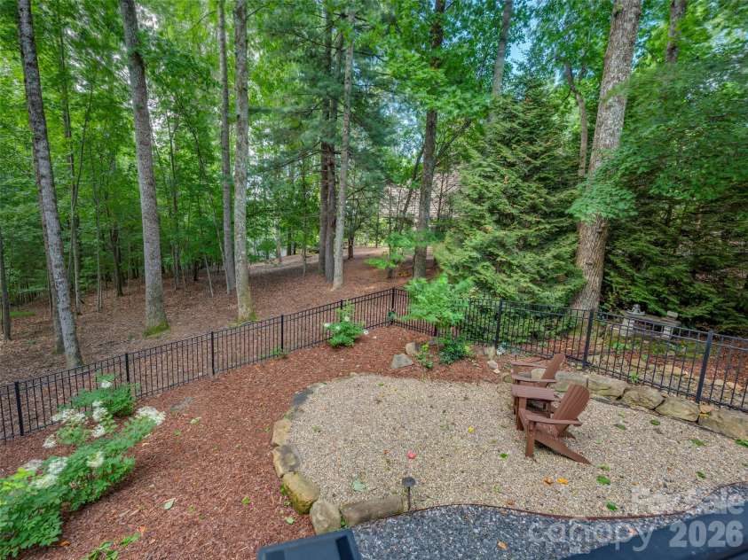 104 Little Cherokee Ridge, Hendersonville, NC 28739.  MLS# CAR4405981, YatesRealty ID 40221. 