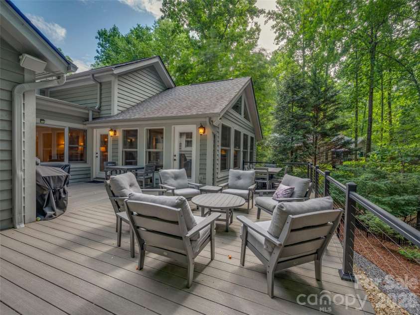 104 Little Cherokee Ridge, Hendersonville, NC 28739.  MLS# CAR4405981, YatesRealty ID 40221. 