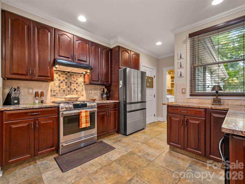 104 Little Cherokee Ridge, Hendersonville, NC 28739.  MLS# CAR4405981, YatesRealty ID 40221. 