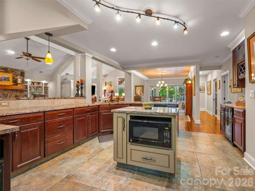 104 Little Cherokee Ridge, Hendersonville, NC 28739.  MLS# CAR4405981, YatesRealty ID 40221. 