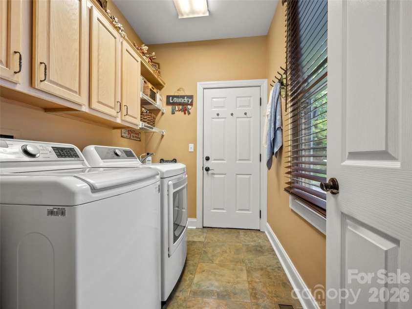 104 Little Cherokee Ridge, Hendersonville, NC 28739.  MLS# CAR4405981, YatesRealty ID 40221. 