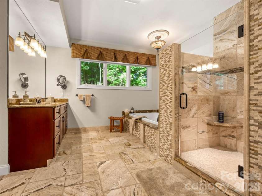 104 Little Cherokee Ridge, Hendersonville, NC 28739.  MLS# CAR4405981, YatesRealty ID 40221. 