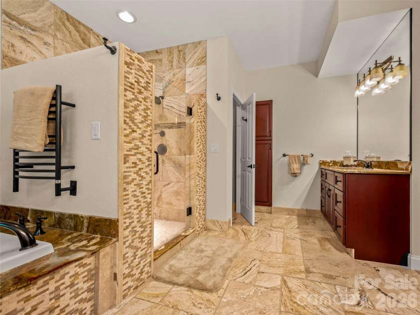 104 Little Cherokee Ridge, Hendersonville, NC 28739.  MLS# CAR4405981, YatesRealty ID 40221. 