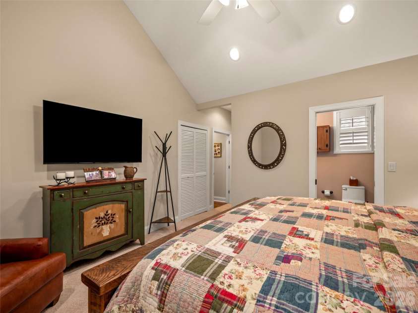 104 Little Cherokee Ridge, Hendersonville, NC 28739.  MLS# CAR4405981, YatesRealty ID 40221. 