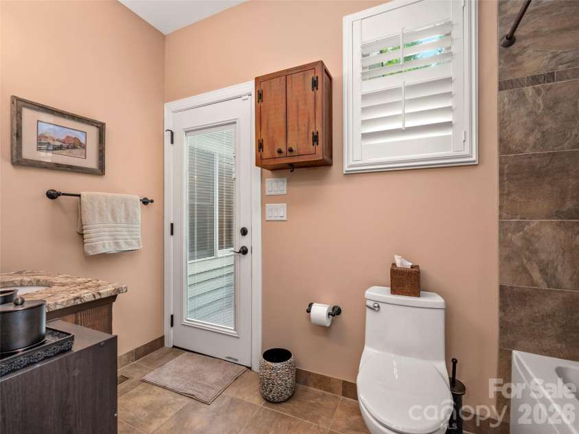 104 Little Cherokee Ridge, Hendersonville, NC 28739.  MLS# CAR4405981, YatesRealty ID 40221. 