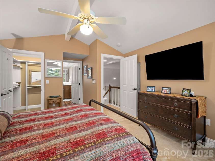 104 Little Cherokee Ridge, Hendersonville, NC 28739.  MLS# CAR4405981, YatesRealty ID 40221. 