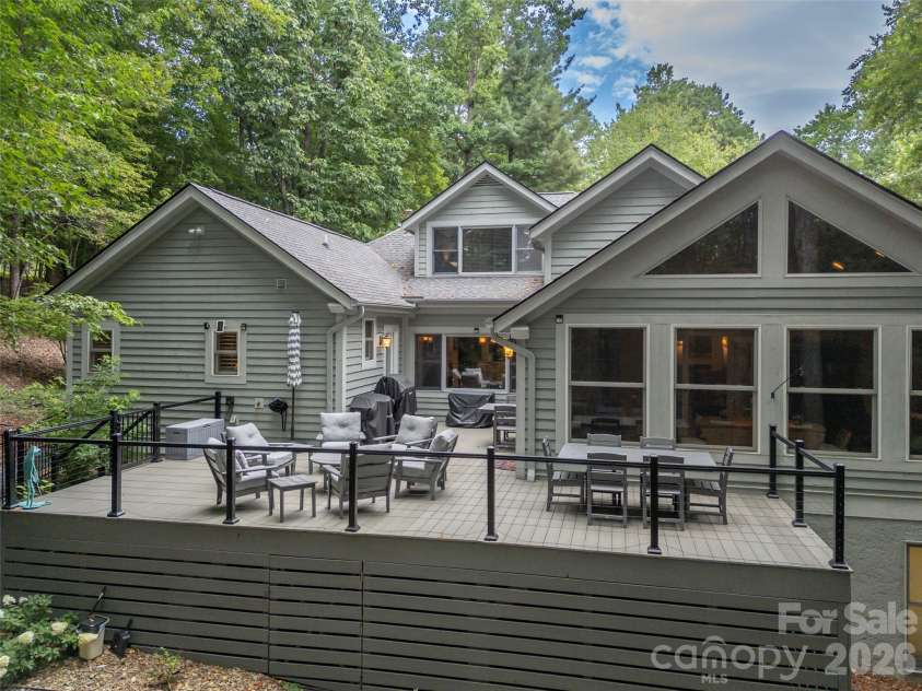 104 Little Cherokee Ridge, Hendersonville, NC 28739.  MLS# CAR4405981, YatesRealty ID 40221. 