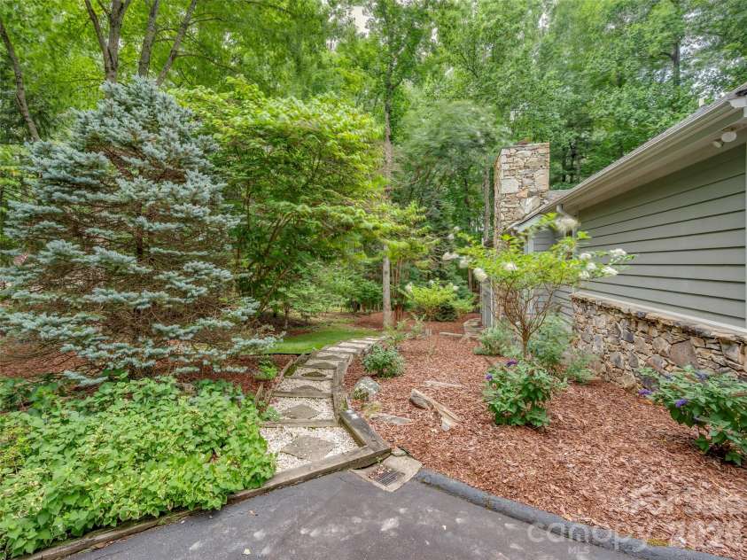 104 Little Cherokee Ridge, Hendersonville, NC 28739.  MLS# CAR4405981, YatesRealty ID 40221. 