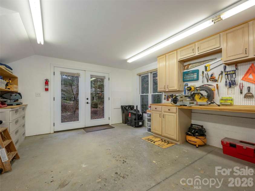 104 Little Cherokee Ridge, Hendersonville, NC 28739.  MLS# CAR4405981, YatesRealty ID 40221. 
