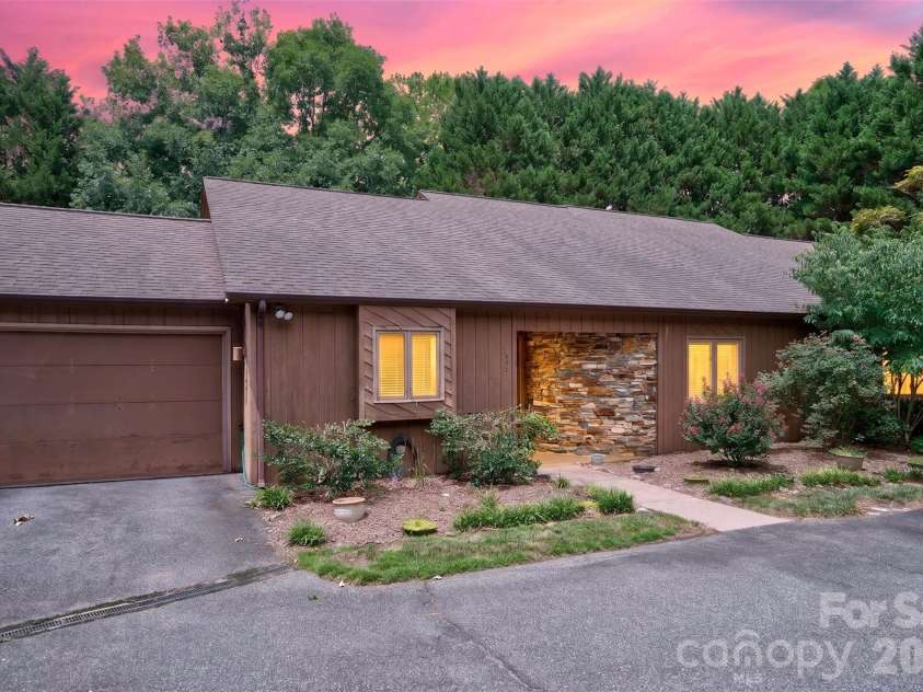 1736 12th Street, Hickory, NC 28601.  MLS# CAR4407683, YatesRealty ID 40222. 