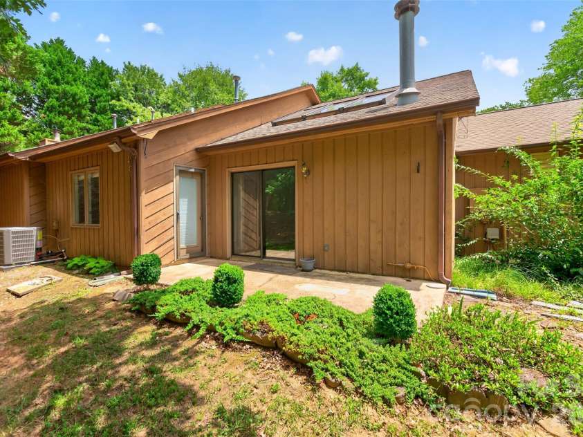 1736 12th Street, Hickory, NC 28601.  MLS# CAR4407683, YatesRealty ID 40222. 