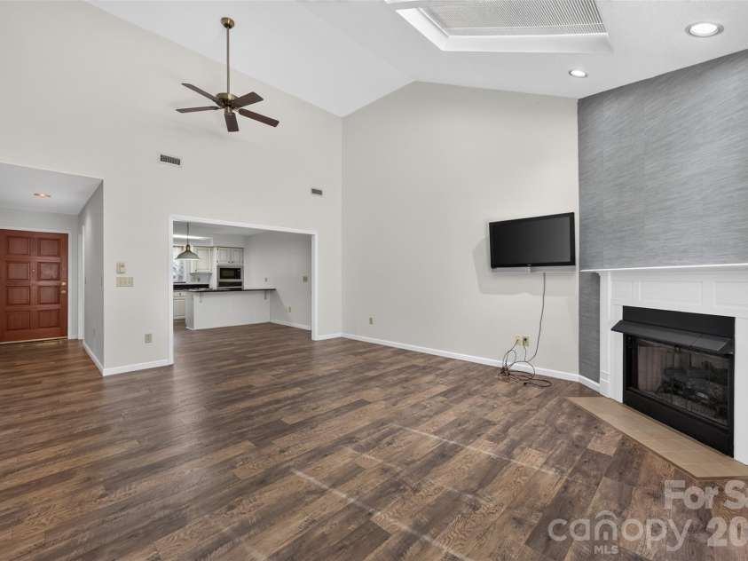 1736 12th Street, Hickory, NC 28601.  MLS# CAR4407683, YatesRealty ID 40222. 