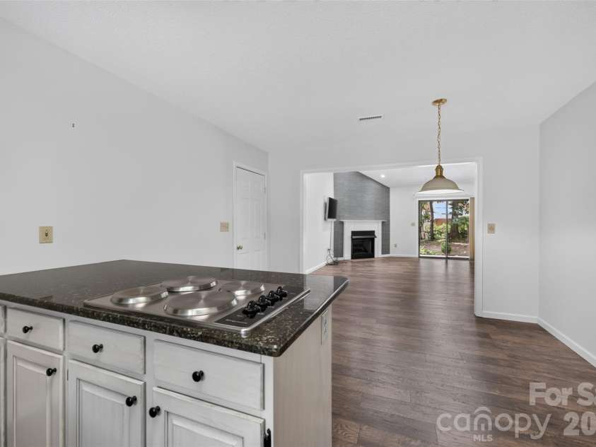1736 12th Street, Hickory, NC 28601.  MLS# CAR4407683, YatesRealty ID 40222. 