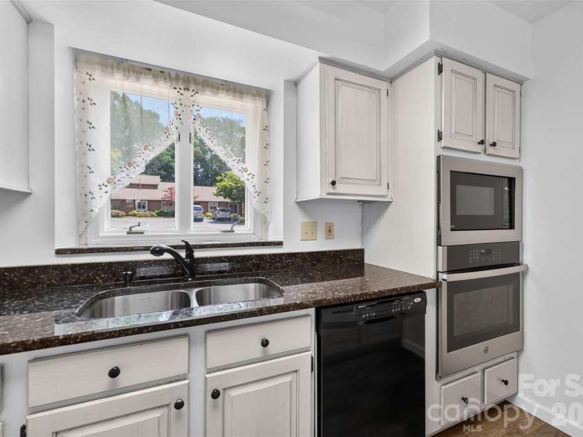 1736 12th Street, Hickory, NC 28601.  MLS# CAR4407683, YatesRealty ID 40222. 