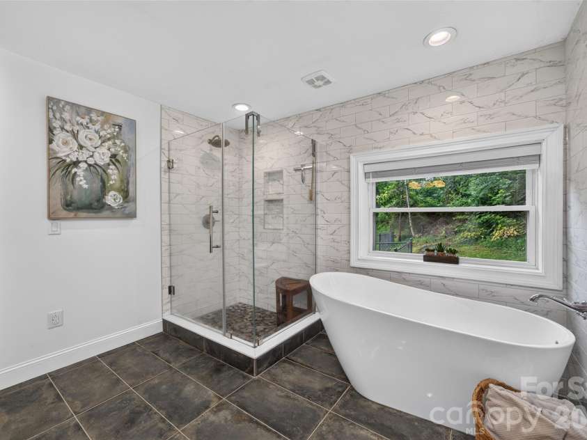 3882 New Leicester Highway, Leicester, NC 28748.  MLS# CAR4402030, YatesRealty ID 40226. Primary bath