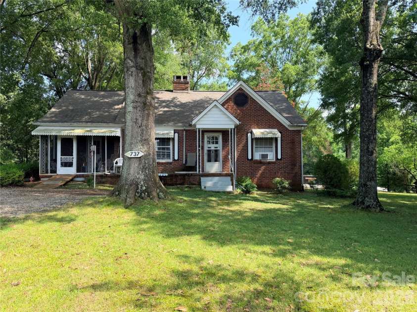 737 C Street, Newton, NC 28658.  MLS# CAR4408266, YatesRealty ID 40229. 