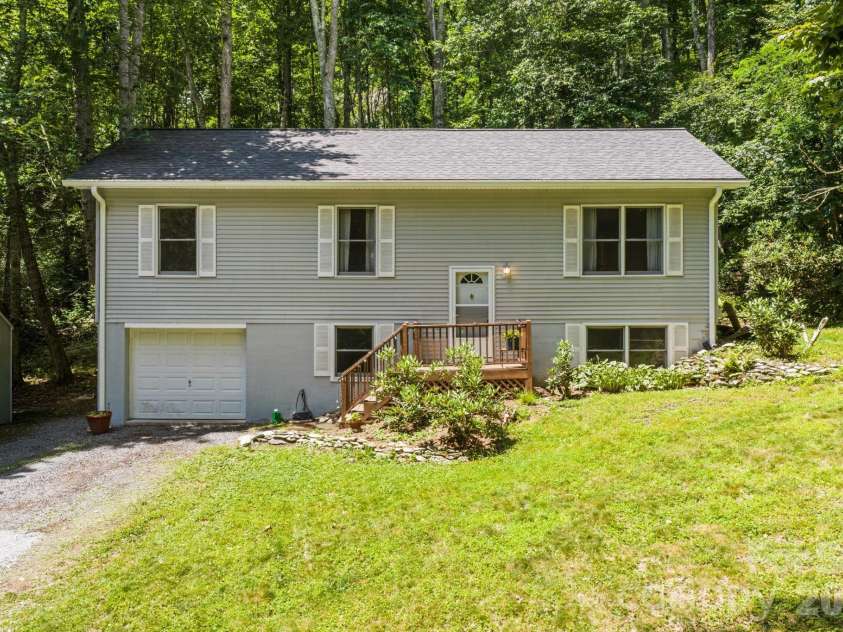 100 Summersweet Drive, Banner Elk, NC 28604.  MLS# CAR4402468, YatesRealty ID 40231. 