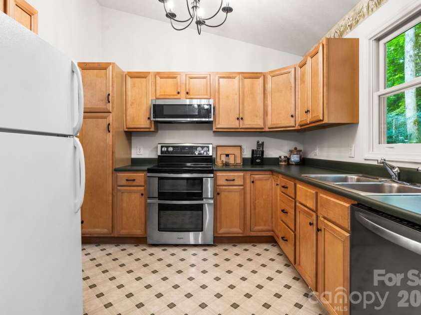 100 Summersweet Drive, Banner Elk, NC 28604.  MLS# CAR4402468, YatesRealty ID 40231. 