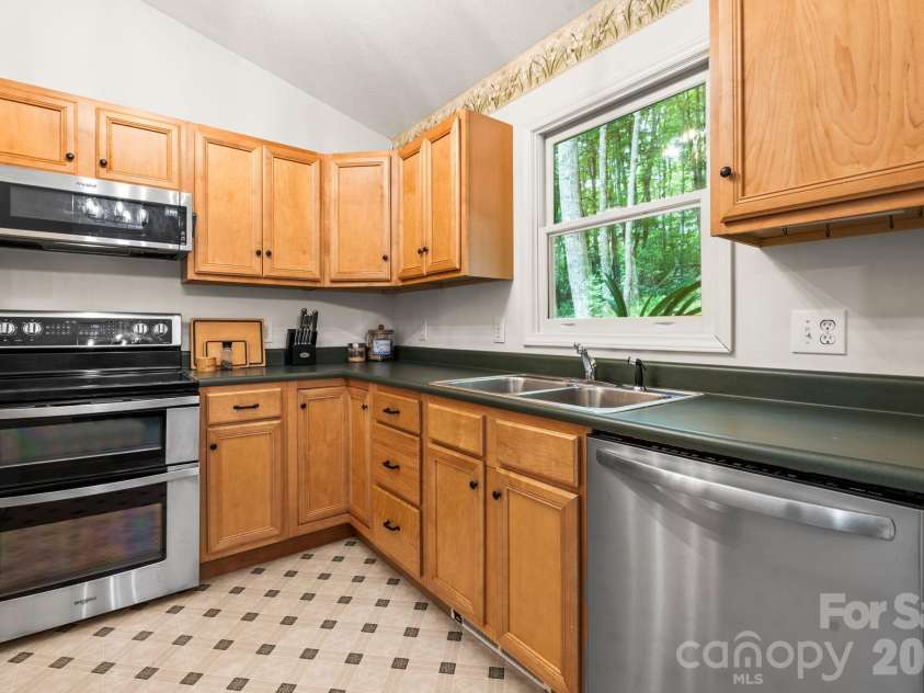 100 Summersweet Drive, Banner Elk, NC 28604.  MLS# CAR4402468, YatesRealty ID 40231. 