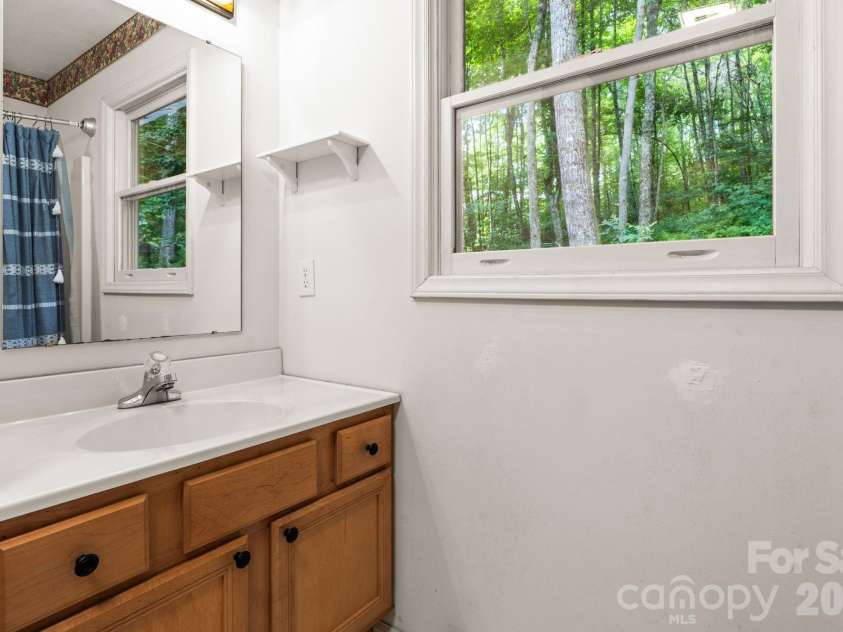 100 Summersweet Drive, Banner Elk, NC 28604.  MLS# CAR4402468, YatesRealty ID 40231. 