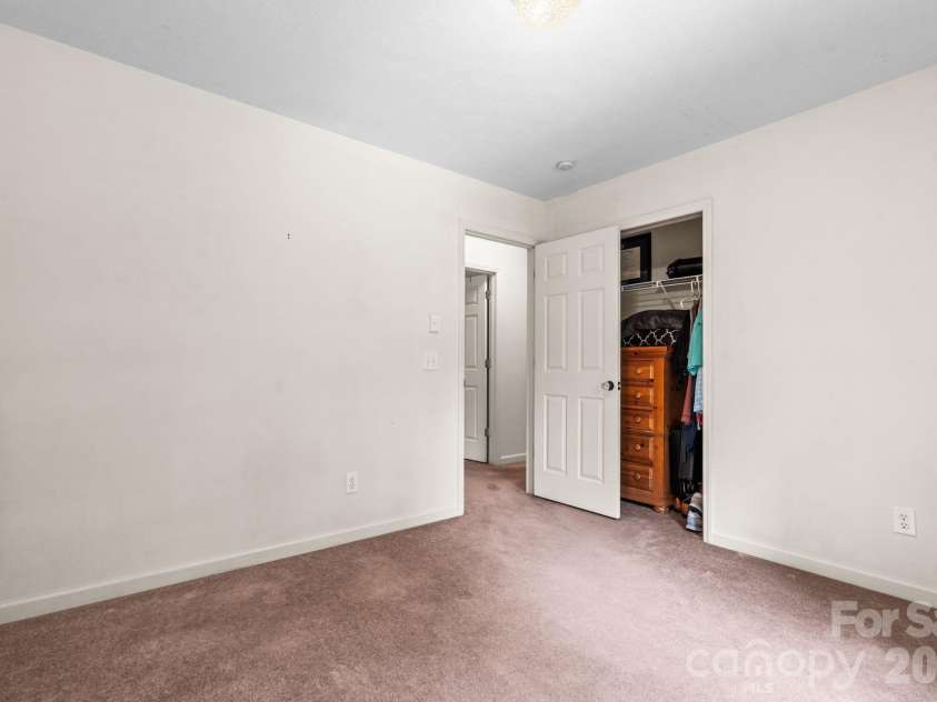 100 Summersweet Drive, Banner Elk, NC 28604.  MLS# CAR4402468, YatesRealty ID 40231. 